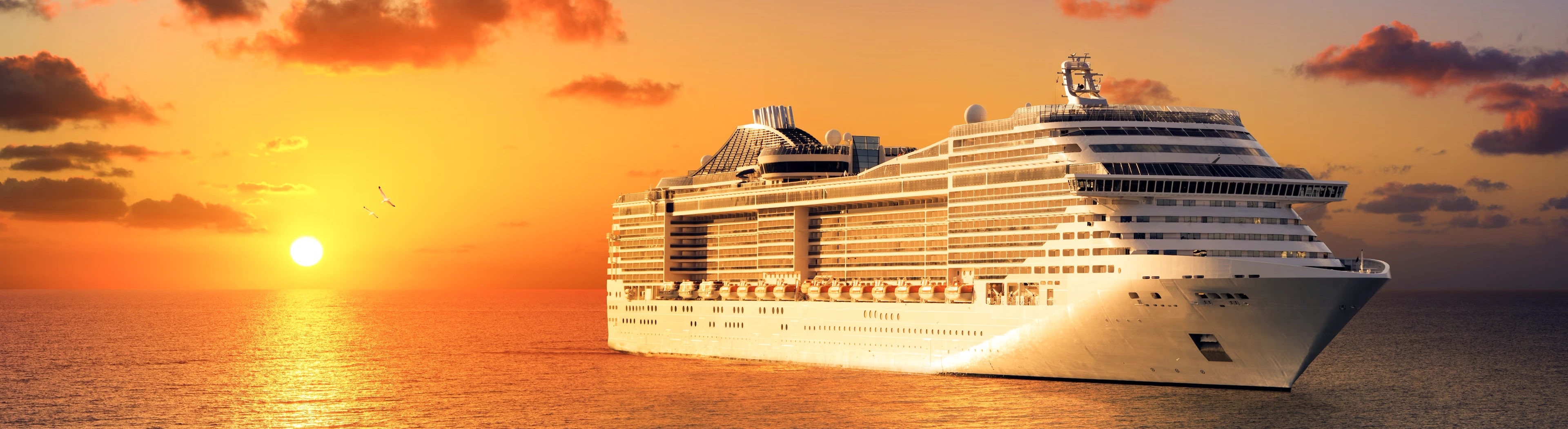 portada/imagen de un crucero al atardecer